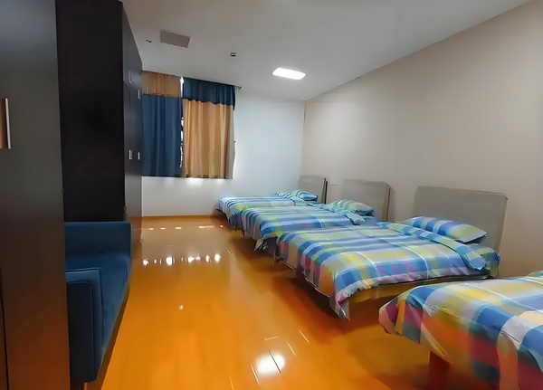 不会唱歌却开演唱会，58岁的郑伊健消费情怀？