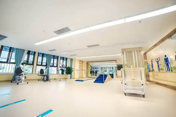 舒淇导演首作入围威尼斯主竞赛单元，黄渤《浪浪人生》定档12月
